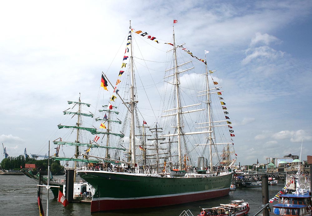 http://www.reflektion.info/3202_150507_9_haf-geb_rickmers_1000.jpg