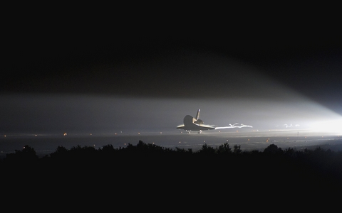 2652_170511_sts-134_180842-STS-134 Landing_480