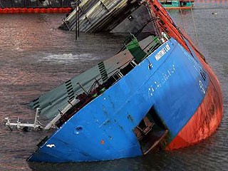 Wrack der Maritime Lady in Cuxhaven am 16.12.2005