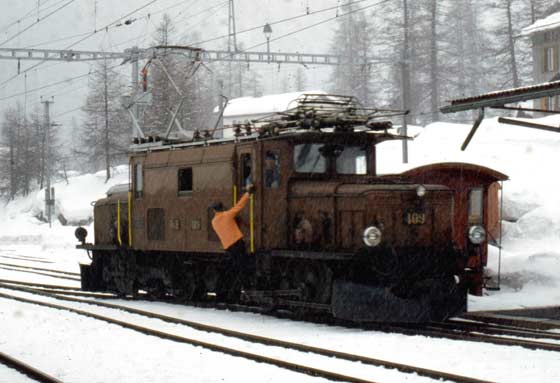 Das RhB-Krokodil. Loks dieses Typs waren die Standardmaschinen des Glacier bis Anfang der Siebziger Jahre