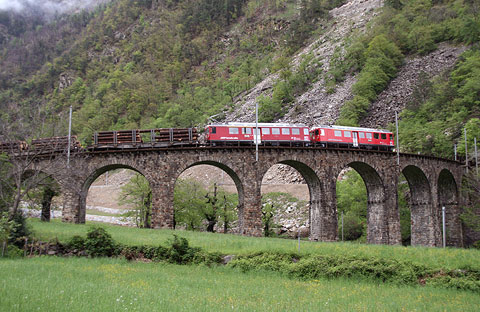 RHTISCHE BAHN - BERNINA BAHN  KREISVIADUKT in BRUSIO