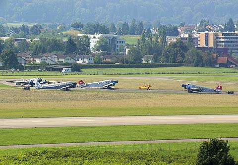 REFLEKTION.INFO - Bild des Tages:  4 Ju 52 der JU AIR in Zrich-Dbendorf