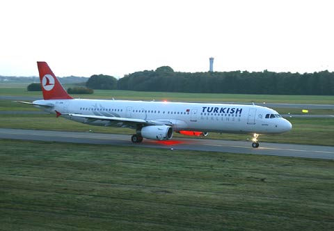 REFLEKTION.INFO - Bild des Tages:  TURKISH AIRLINES  AIRBUS A321-200   TC-JRK BATMAN