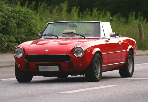 REFLEKTION.INFO - Bild des Tages :  FIAT 124 SPIDER