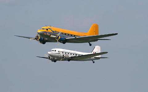 DOUGLAS DC-3