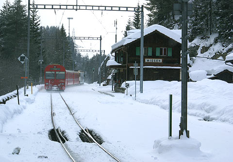 REFLEKTION.INFO - Bild des Tages:  RHTISCHE BAHN - Staziun WIESEN