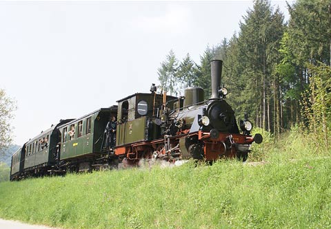 REFLEKTION.INFO - Bild des Tages:  Saisonerffnung auf der KANDERTALBAHN