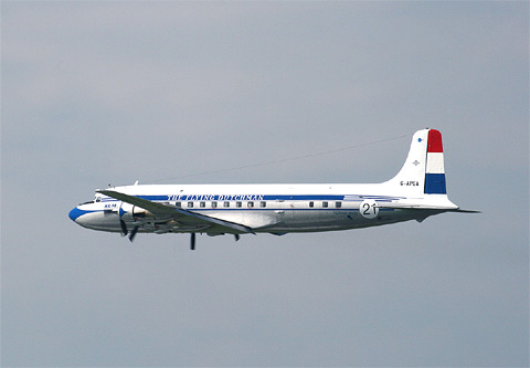 REFLEKTION.INFO - Bild des Tages : DOUGLAS DC-6A G-APSA