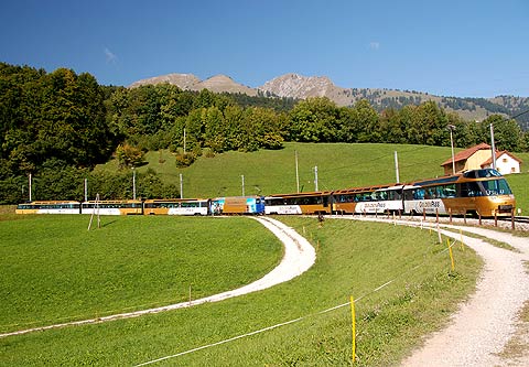 REFLEKTION.INFO - Bild des Tages: GOLDEN PASS PANORAMIC EXPRESS  der MONTREUX OBERLAND BAHN