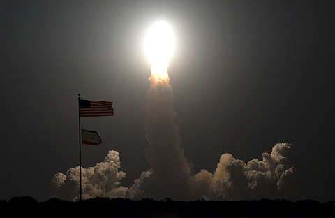 SPACE SHUTTLE ENDEAVOUR  