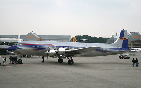 RED BULL  DOUGLAS DC-6B  N996DM