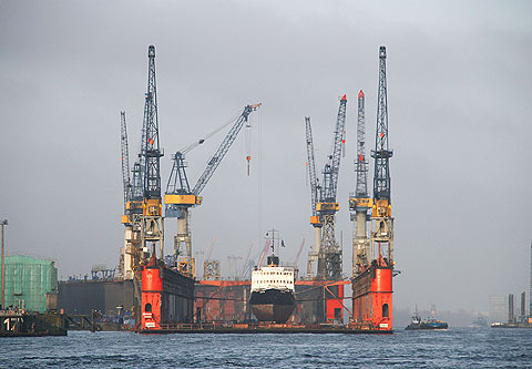 REFLEKTION.INFO - Bild des Tages:  Eisbrecher STETTIN im B+V-Dock 10