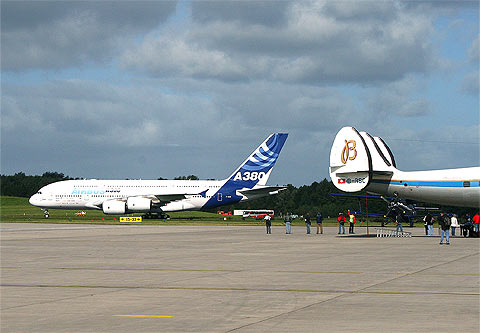 REFLEKTION.INFO - Bild des Tages : AIRBUS A380 & SUPER CONSTELLATION