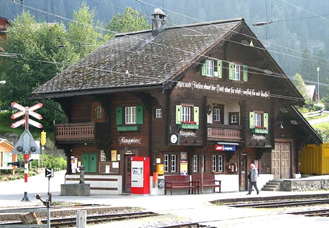 REFLEKTION.INFO - Bild des Tages: Bahnhof LANGWIES  RhB-Linie Chur-Arosa