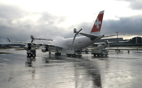 Enteisungssaison  - SWISS AIRBUS A 340 HB-JMH