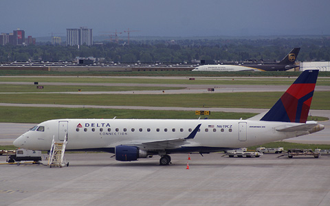 DELTA AIR LINES  EMBRAER 175  N619CZ