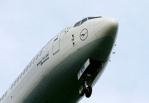 REFLEKTION.INFO - Bild des Tages: LUFTHANSA BOEING 737-300 MERSEBURG  D-ABER