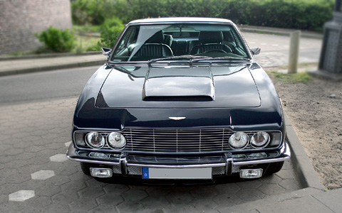 ASTON MARTIN DBS V8