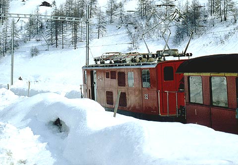 REFLEKTION.INFO - Bild des Tages: Vor 20 Jahren: FURKA-OBERALP BAHN HGe 4/4 32