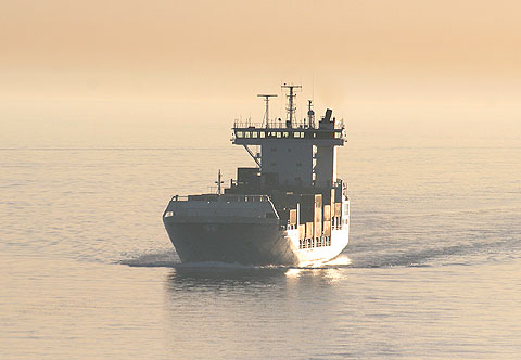 REFLEKTION.INFO - Bild des Tages :  Containerfeeder COTLAND der Reederei TEAM LINES 