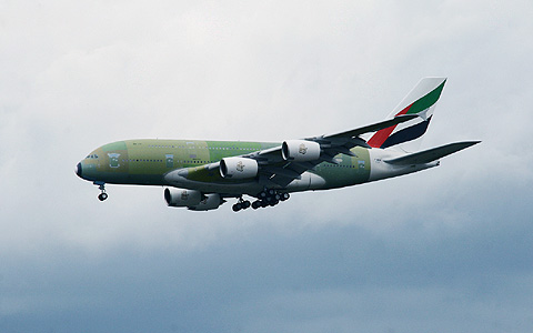EMIRATES  AIRBUS A380-861  A6-EEB