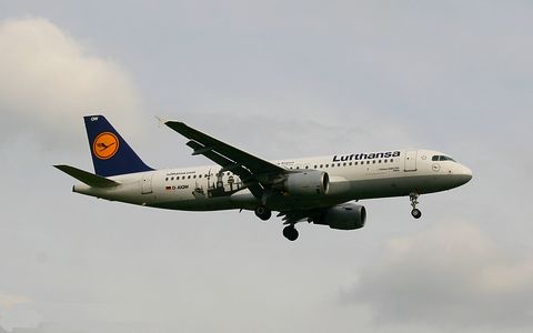 LUFTHANSA AIRBUS A320-200 KLEVE  D-AIQW