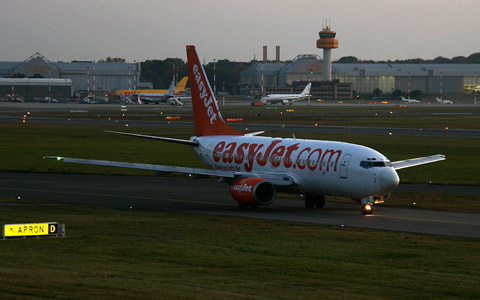 EASY JET  BOEING 737-700NG  G-EZKG