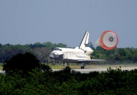 REFLEKTION.INFO - Bild des Tages : DISCOVERY landet!