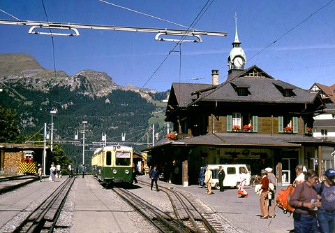 REFLEKTION.INFO - Bild des Tages : BAHNHOF WENGEN der WENGERNALPBAHN