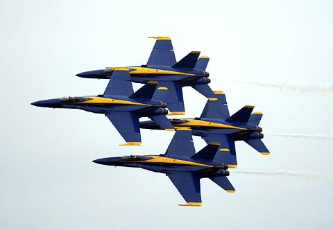 REFLEKTION.INFO - Bild des Tages:  Kunstflugstaffel BLUE ANGELS