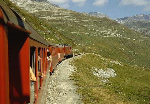 REFLEKTION.INFO - Bild des Tages:  FURKA-OBERALP BAHN auf der Furka-Bergstrecke, 1980