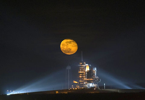 REFLEKTION.INFO - Bild des Tages: SPACESHUTTLE ENDEAVOUR - Mission STS-126