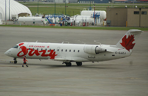 AIR CANADA JAZZ    CANADAIR CL600-2B19 CRJ-200ER  C-GJZJ