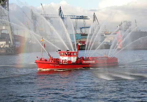 REFLEKTION.INFO - Bild des Tages :  Feuerlschboot Oberbaurat Schmidt