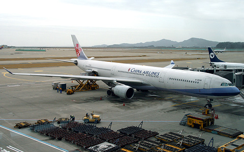 CHINA AIRLINES  AIRBUS A330-300  B-18316