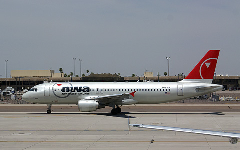 NWA AIRBUS A320-200 N341NW