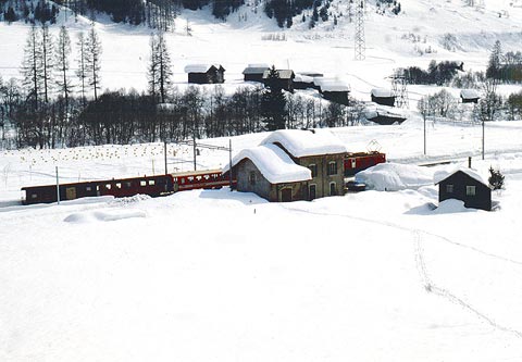 REFLEKTION.INFO - Bild des Tages: FURKA-OBERALP BAHN - Station Biel im Wallis