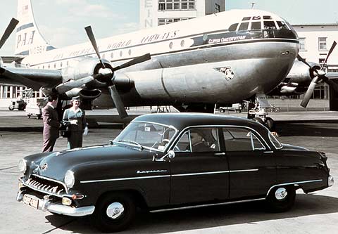 REFLEKTION.INFO - Bild des Tages:  OPEL KAPITN & BOEING 377 STRATOCRUISER