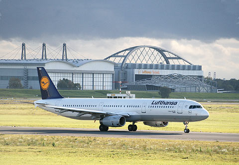 REFLEKTION.INFO - Bild des Tages: LUFTHANSA LUFTWERFT und AIRBUS A321-200  D-AISC
