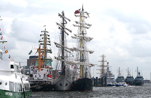Traditionsschiffe beim Hamburger Hafengeburtstag (2007)