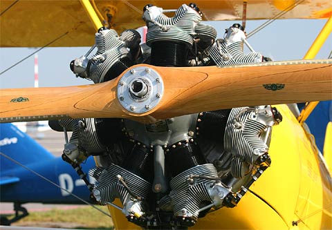 REFLEKTION.INFO - Bild des Tages : STERNMOTOR der BOEING N2S-3 STEARMAN