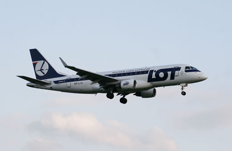 LOT  EMBRAER ERJ-175STD  SP-LIC 