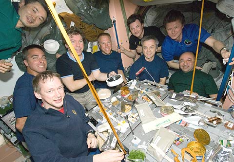 REFLEKTION.INFO - Bild des Tages: Lunch in der ISS