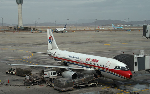 CHINA EASTERN AIRBUS A320-200  B-6617
