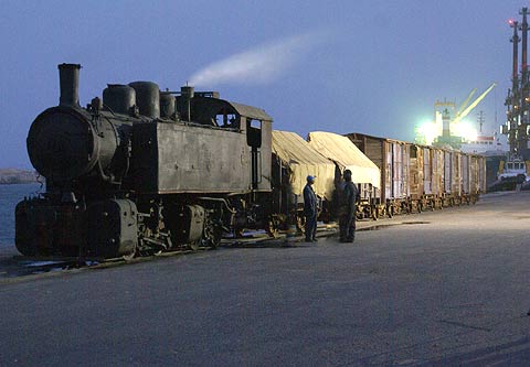 REFLEKTION.INFO - Bild des Tages:  Malletdampflok 442-55 in Massawa